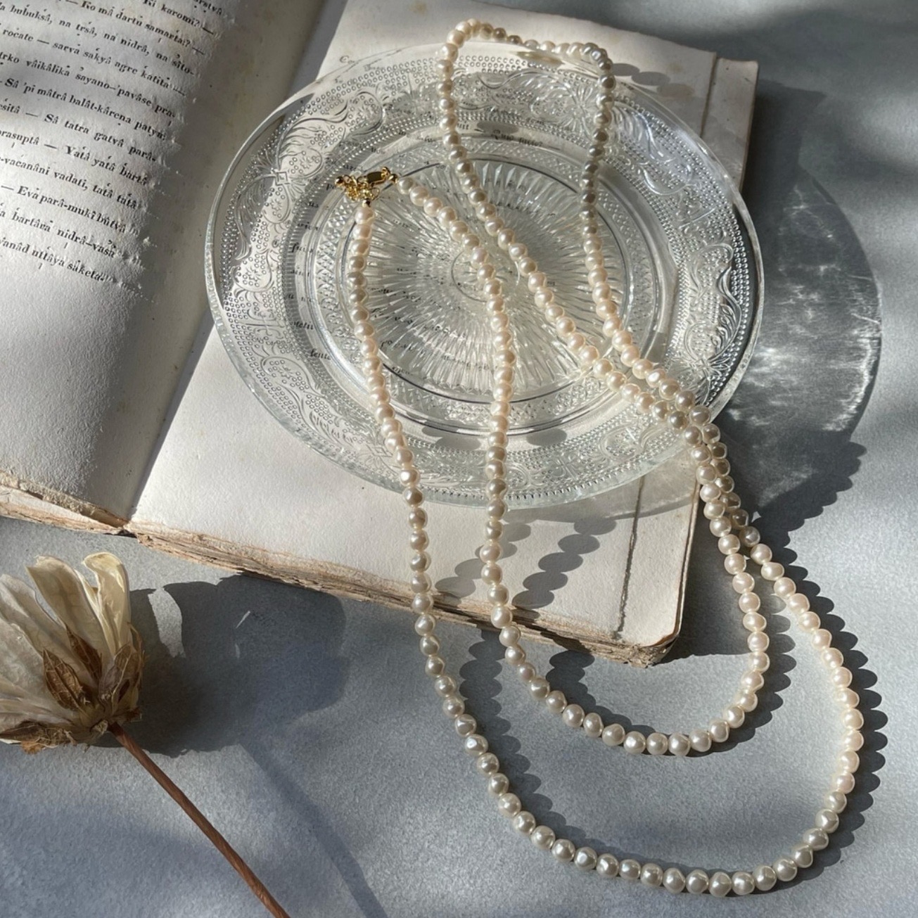 アレンジ自在。オフホワイト ロング バロックパールネックレス  120cm